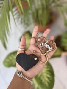 Porte-clés en cuir artisanal le plus vendu, motif zèbre, en forme de cœur, en cuir de vache, boucles d'oreilles porte-clés, vente chaude, accessoire cadeau unisexe - Product Image 3