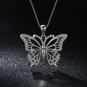 Collar con Colgante de Mariposa de Diamantes en Oro Sólido de 14K, Alas con Trabajo Intrincado, Joyería Fina, Elegante y de Lujo - Product Image 1