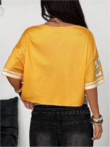 เสื้อฟุตบอลตาข่ายสีชมพูสำหรับผู้ชาย คอวี ลายเสือดาว แขนสั้น ทรงปกติ ระบายอากาศได้ดี ป้องกันแบคทีเรีย ชุดกีฬา ด้านหน้า - Product Image 5