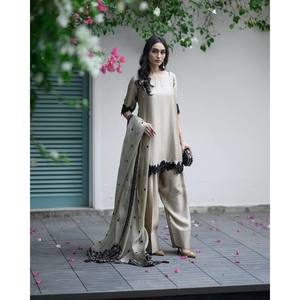 เสื้อท่อนล่างสุดและชุดผู้หญิงมีงานปักตามลำดับ - Product Image 2