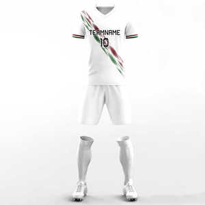 Conjuntos de Camiseta y Pantalones Cortos de Fútbol Personalizados al por Mayor, Sublimados, Transpirables, Elásticos en Cuatro Direcciones, Ecológicos y Ligeros para Exteriores - Product Image 1