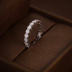 แหวนเพชรทรงกลมเจียระไนแบบสปาร์คลี่ ฝังเต็มวง สำหรับทุกเพศ ทำจากทองคำขาว 10K เหมาะสำหรับเป็นของขวัญแทนคำมั่นสัญญาสำหรับคู่รัก - Product Image 5