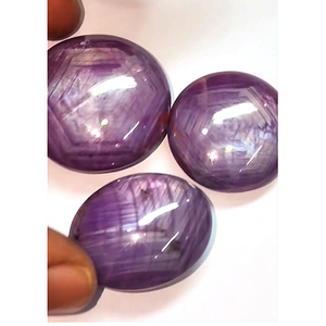 3 Pièces de Rubis Étoilé Rouge Naturel, Cabochons Ronds et Ovales de 25mm à 30mm, 329 carats, Lot Certifié Iroc Sales, Qualité Commerciale, Pierre Précieuse en Vrac - Product Image 1