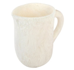 Jarra de Resina Ecológica de Lujo con Asa para Servir Agua, Jugo, Limonada y Bebidas - Cuerpo Duradero, Diseño Moderno, Apta para Lavavajillas - Product Image 1