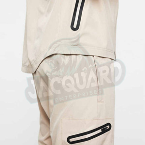 ชุดแจ็คเก็ตวินด์เบรกเกอร์แบบสั้น 2 ชิ้น สไตล์ล่าสุด พร้อมกางเกงคาร์โก้ ซิปแบบรูดขึ้น ผลิตจากไนลอนและโพลีเอสเตอร์ เหมาะสำหรับสตรีทแวร์ ชุดวอร์มสำหรับผู้ชาย ราคาขายส่ง รับผลิตแบบ OEM - Product Image 3