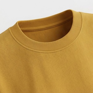 Conjunto de 2 Piezas para Mujer, Camiseta Amarilla de Manga Corta y Pantalones Cortos, Corte Holgado Informal, Cuello Redondo, Estampado Pintado a Mano, Ropa de Primavera/Verano - Product Image 4