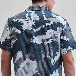 เสื้อเชิ้ตลำลองคุณภาพสูง เนื้อผ้าระบายอากาศได้ดีและแห้งเร็ว พร้อมปกคิวบาและกระดุมเขาสัตว์ เหมาะสำหรับฤดูร้อน - Product Image 5