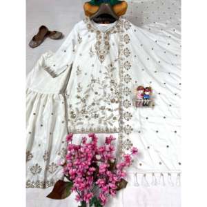 Ensemble de costume de fête XL avec broderie Zari et paillettes pour un look luxueux - Product Image 1