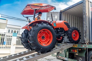 รถแทรกเตอร์คูโบต้า M6040 60 แรงม้า ขับเคลื่อน 4 ล้อ เครื่องยนต์ดีเซลประสิทธิภาพสูง เครื่องจักรกลการเกษตรสำหรับงานหนัก เหมาะสำหรับการทำฟาร์มมืออาชีพ - Product Image 2