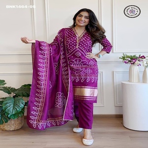 Conjunto de Kurti-Pantalón-Dupatta Morado Recto de Viscosa de Excelente Calidad con Estampado Posicionado y Bordado, Listo para Usar, Moda Femenina - Product Image 1