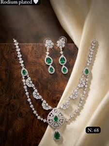 Parure de mariée plaquée or de haute qualité pour femme : collier ras-du-cou, boucles d'oreilles pendantes, tikka, zircon ethnique, dernier design pour mariage et fiançailles - Product Image 3