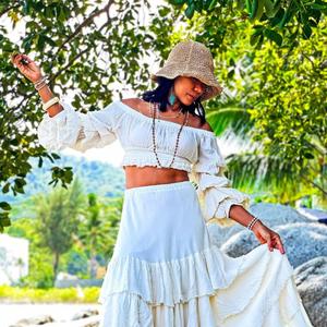 Ensemble coordonné bohème blanc pour femmes, haut court à épaules dénudées, jupe longue superposée, tenue de plage d'été, ensemble deux pièces - Product Image 3