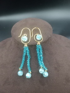 Boucles d'oreilles créoles en perles d'eau de mer plaquées or, forme goutte d'eau, style minimaliste, bijoux pour femmes pour tous les jours et cadeau - Product Image 1