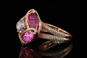 Anillo de Moissanita en Oro Rosa, con Piedras Ovaladas Rosadas y Transparentes, Joyería Nupcial, Diseño Personalizado, Regalo - Product Image 6