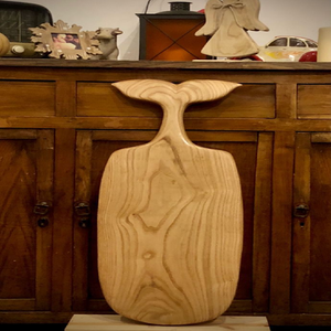 Juego de tablas de cortar artesanales de madera con silueta de ballena, disponible a precios de mayorista para un estilo rústico costero y para regalos. - Product Image 4