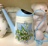 Arrosoir en métal au design moderne, finition émaillée imprimée aux couleurs vives, améliore l'expérience de jardinage tout en maintenant l'hydratation des plantes.