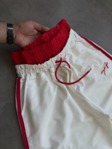 Pantalones Deportivos Anchos Personalizados para Hombre, Estilo Urbano, con Franja Lateral Blanca y Roja, Bordados, Casuales, Holgados - Product Image 2