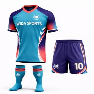 Camiseta de Fútbol OEM de Alta Calidad, 100% Poliéster, Secado Rápido, Transpirable, Personalizable con Nombre y Número de Fábrica - Product Image 1