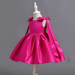Vestido de Fiesta Rosa Intenso de Alta Calidad, Ecológico y Transpirable para Niñas de 1 a 12 Años, Elegante con Lazo en el Hombro, Largo hasta la Rodilla, Corte en A, Satén de Lujo - Product Image 4