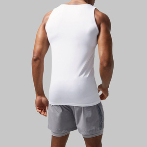 Camiseta sin mangas de compresión para hombre, transpirable, ajustada, con aberturas en las axilas, ideal para fitness y gimnasio. - Product Image 2