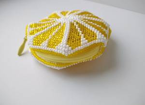 Porte-monnaie en perles citron : Sac en perles de rocaille au crochet fait main, fruit jaune - Product Image 3