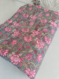 Edredón Queen de Algodón 100% Suave con Estampado Floral Hecho a Mano, Manta de Invierno Cálida y Transpirable Jaipuri Razai, Razai Tradicional Indio - Product Image 3