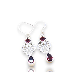 Pendientes delicados de plata de ley 925 con perla natural y granate rojo natural tallado en forma de cometa, pendientes llamativos con gemas. - Product Image 1