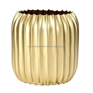 Nouvel arrivage de pots de fleurs en laiton au design unique en laiton de qualité exportation Jardinières pour jardin Jardinières en métal Prix de gros - Product Image 1