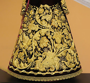 Robe en soie brodée à motifs floraux or et noir pour femme, sans manches, élégante, ethnique, pour occasions d'hiver - Product Image 3