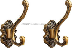 Ganchos de pared de latón rústico hechos a mano diseñados con estilo artístico y función duradera para la organización diaria del hogar - Product Image 4