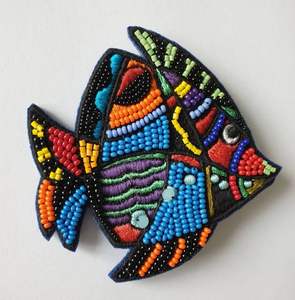 Broche de cuentas hecho a mano, diseño floral, para damas, al mejor precio. - Product Image 1