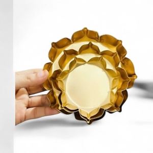 Juego de Portavelas de Metal Dorado con Diseño de Flor de Loto, Hecho a Mano, Estilo Clásico para Cocina (Juego de 3) - Product Image 2