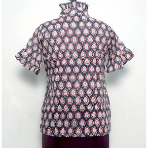 Vente en gros – Haut décontracté vintage 100 % coton pour femme, fait main, avec boutons, manches cloche, longueur mini, motif, taille standard - Product Image 6