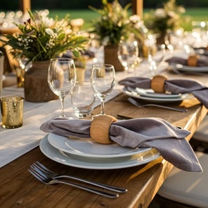 Anneaux de serviette ronds en bois faits à la main, durables, écologiques, de luxe et modernes pour la décoration de mariage - Product Image 1