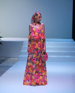 ชุดเดรสยาว Juliette สีนู้ด ลายดอกเดซี่ ดีไซน์หรูหรา โรแมนติกเหนือกาลเวลา ประดับด้วยลูกไม้ปักมืออย่างประณีต - Product Image 4