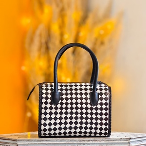 Sacs à main en cuir véritable Venus : Grande capacité, imperméables, de luxe, portables, faits main, style western, à motifs floraux – Nouveauté très prisée pour les voyages et l'extérieur - Product Image 1