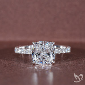 Anillo de Compromiso con Diamante Cultivado en Laboratorio de Corte Cojín de 3CT |   Anillo de Boda de Lujo de Oro Sólido de 10k con Certificado IGI - Product Image 1