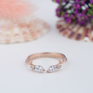 Bague classique en argent sterling 925 plaqué or avec moissanite cubique taille marquise et motif feuille pour femme - Product Image 1