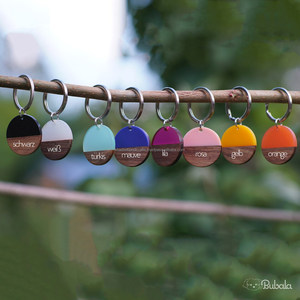 Porte-clés artisanal en résine et bois Design élégant en matériaux mélangés Parfait comme cadeaux uniques et accessoires élégants de tous les jours - Product Image 1