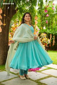 Impresionante colección de última tendencia en georgette sintético con bordados y lentejuelas, conjunto de vestido-pantalón y dupatta, proveedor de la India. - Product Image 6