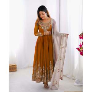 Robe de soirée de créateur, lourde, avec broderie multi-fils et travail de séquence, tenue de soirée avec dupatta - Product Image 5