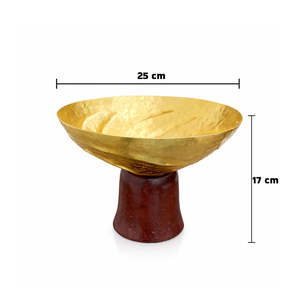 Bol à salade durable fini or, écologique, en métal poli avec base en bois de noyer, fait main, moderne et luxueux, pour servir les fruits - Product Image 2