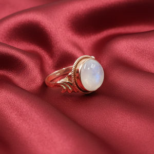 แหวนเงินแท้ 925 ทำมือ ประดับมูนสโตนทรงกลมแบบคาโบชอง สไตล์โบฮีเมียน วินเทจ เครื่องประดับสำหรับผู้หญิง ของขวัญสำหรับผู้หญิง ผู้ชาย และพี่สาว - Product Image 4