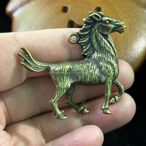 พวงกุญแจรูปม้าทองเหลืองวินเทจ ดีไซน์รูปสัตว์ วัสดุโลหะ ทนทาน ใช้ตกแต่งได้ เป็นของขวัญ - Product Image 4