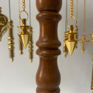 Pendentif de radiesthésie en laiton poli MUNTAHA AGATE de qualité supérieure, écologique, pour la décoration intérieure, la guérison énergétique et le Reiki (vente en gros) - Product Image 3