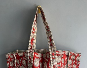 Bolso de mano de algodón con estampado de tulipanes rojos, estilo bohemio, bolso de compras con parte superior abierta, bolso de mano para mujer para todas las estaciones, regalo para ella - Product Image 2