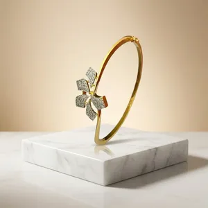 Bracelet manchette en forme de flèche finition or avec diamant taille marquise serti clos, bijoux indiens pour femme pour mariages et fêtes - Product Image 5