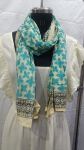 Écharpe bleu turquoise imprimée à la main, en coton léger, paréo de plage, sarong doux d'été, foulard de cou, tenue bohème de villégiature - Product Image 5