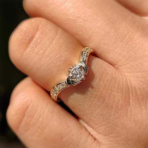 Bague de fiançailles en argent sterling 925 avec moissanite taille ronde VVS1 pour femme - Product Image 6