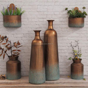 Sleek Metal <b>Flower</b> <b>Vase</b> For Minimal Interior Decoration With Smooth Finish And Modern Appeal - Product Image 2